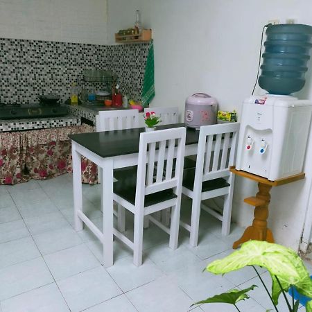 Shifana Homestay Syariah Yogyakarta Bagian luar foto