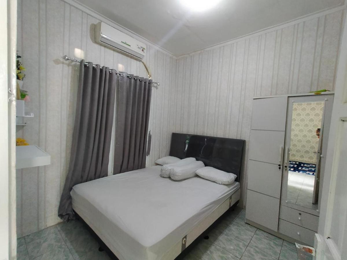 Shifana Homestay Syariah Yogyakarta Bagian luar foto