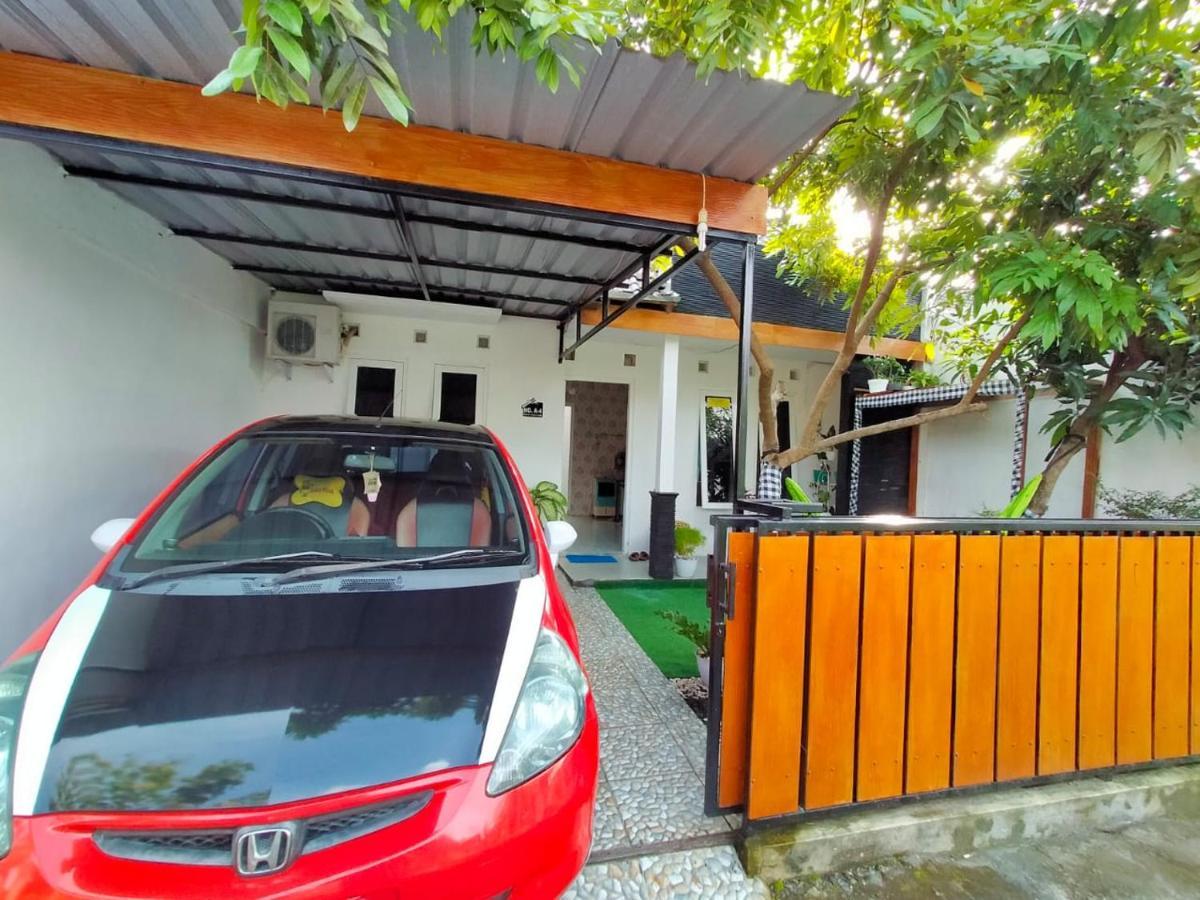 Shifana Homestay Syariah Yogyakarta Bagian luar foto