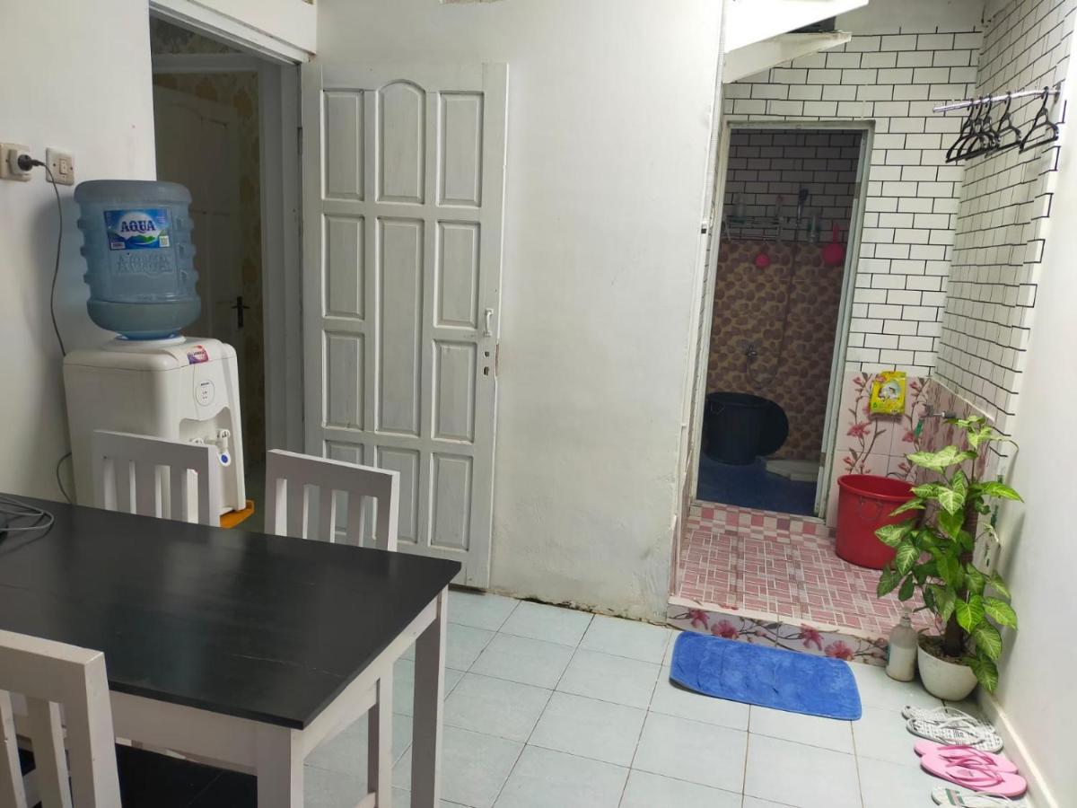Shifana Homestay Syariah Yogyakarta Bagian luar foto
