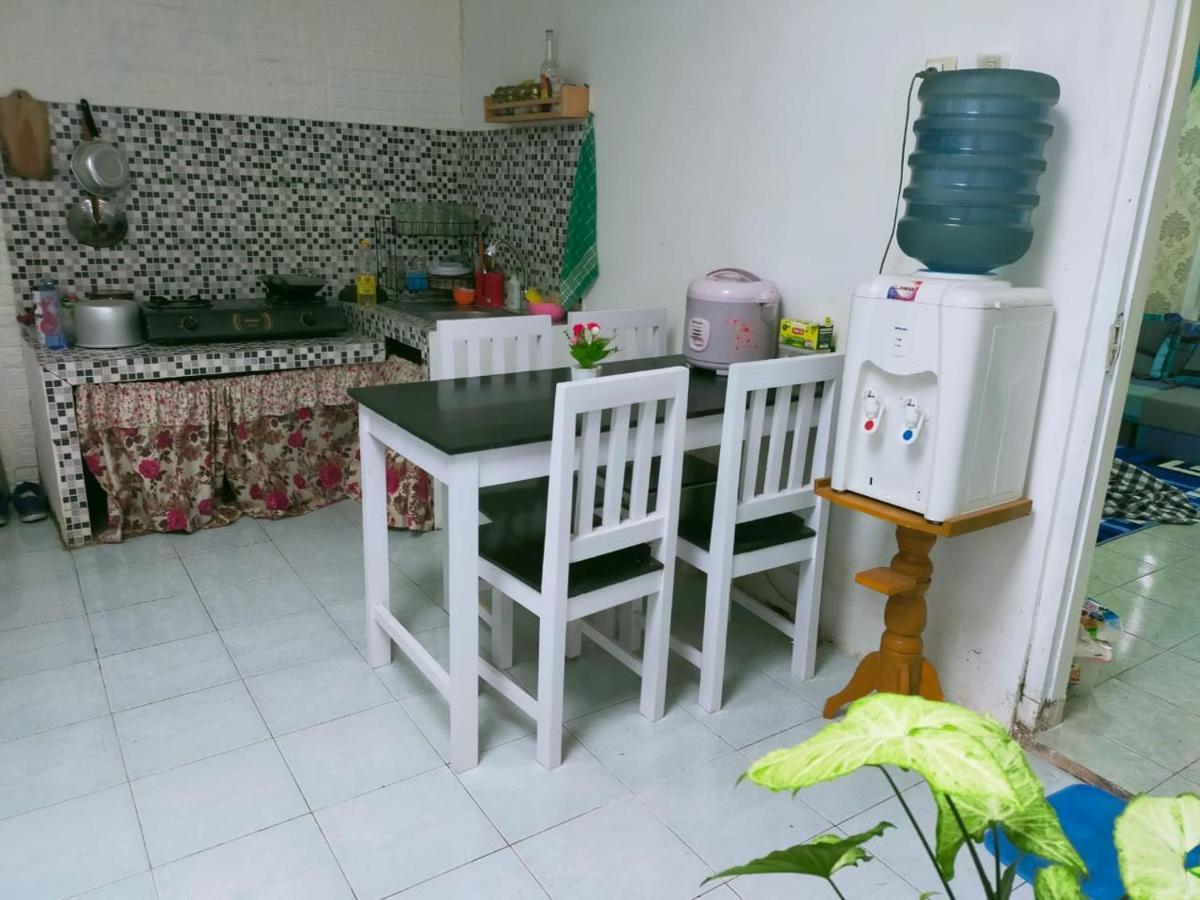 Shifana Homestay Syariah Yogyakarta Bagian luar foto