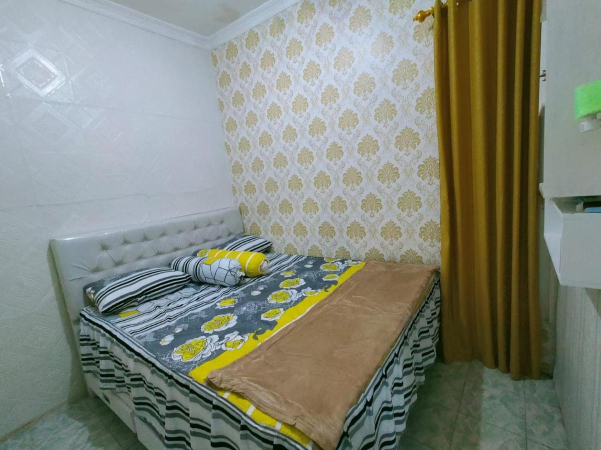 Shifana Homestay Syariah Yogyakarta Bagian luar foto